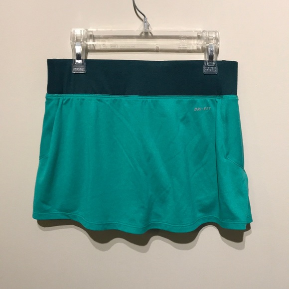 Green Nike Skort Skirt Shorts - Picture 2 of 8